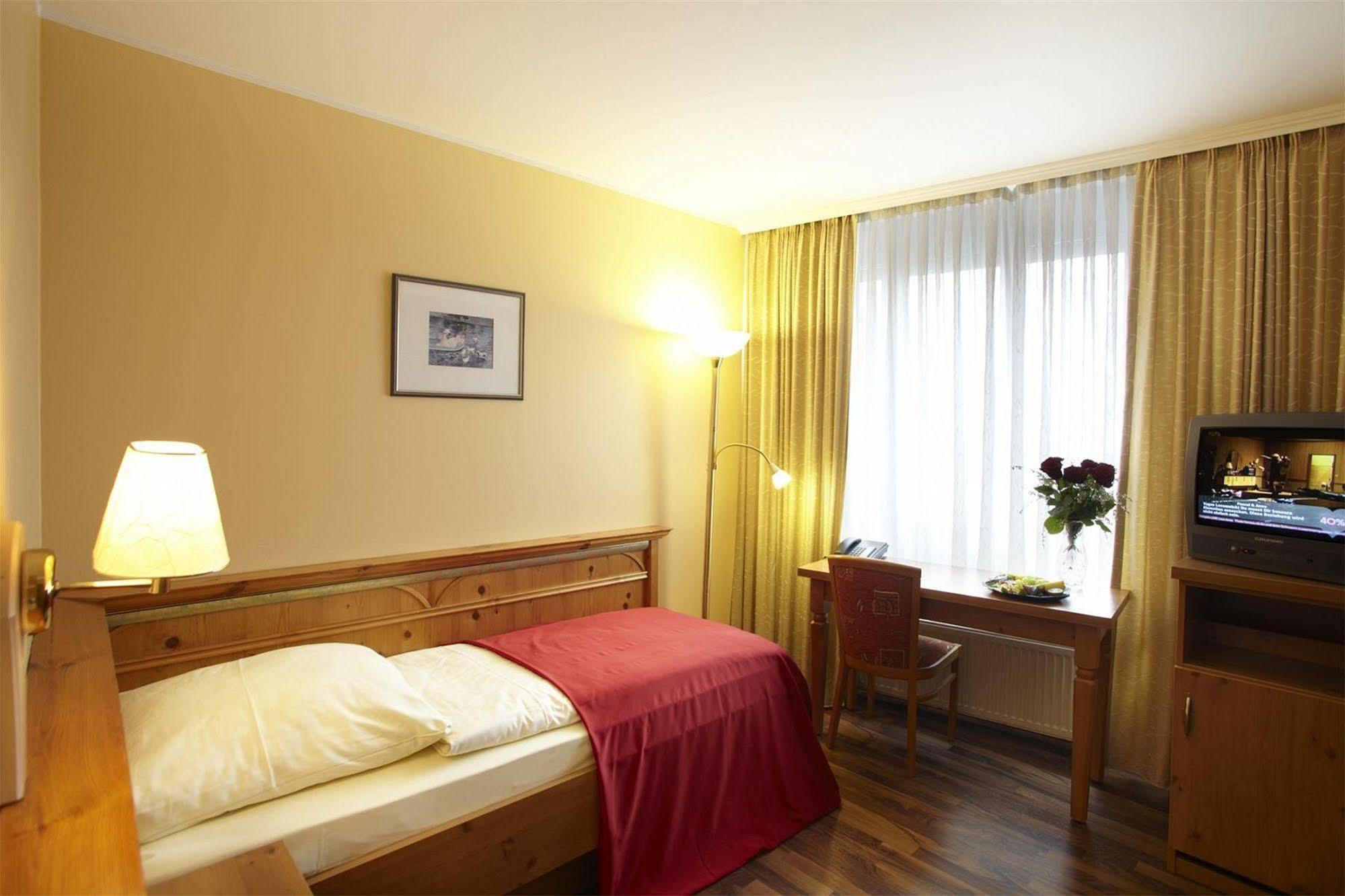 Hotel Gasthof Zur Post München Zimmer foto
